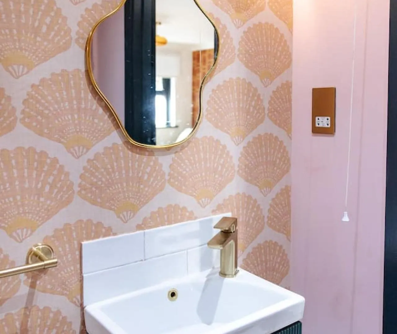 70S Hideaway Guest Studio For 2 I Private I Self Contained I Near Cardiff